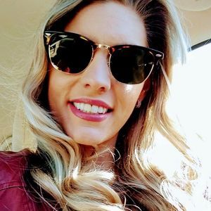 Meet your Posher, Candice